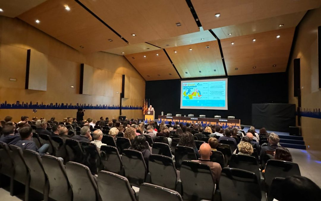 Las oportunidades laborales y formativas de la FP Dual, a debate en Benidorm