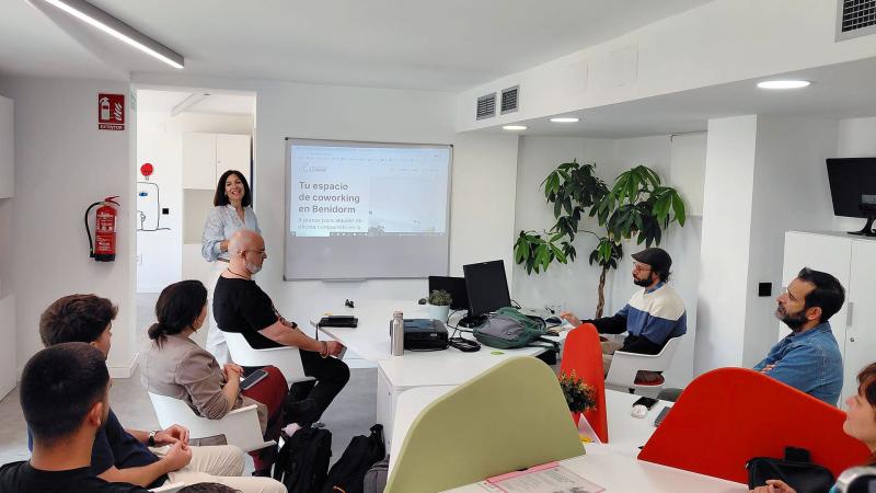 Benidorm recibe a las nuevas empresas y emprendedores incorporadas al Espai Coworking